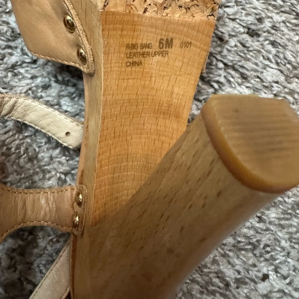 Chinese Laundry Tan Platform Heels Size 6